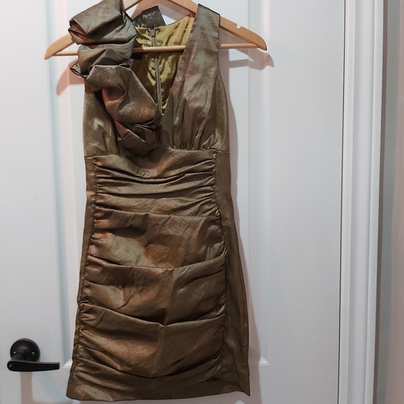 Jessica McClintock MetalicGold Ruffled Cocktail Dress necklace included - Picture 11 of 14